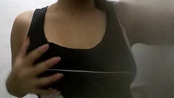 Morra enseña sus pechos y su vagina a su novio XVIDEOS