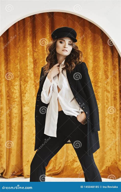 Fashionable And Beautiful Brunette Model Girl With Gentle Makeup In The Trendy Hat In Stylish