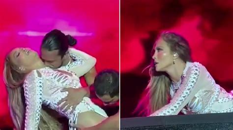 Jennifer Lopez Sparks Buzz By Mimicking Sex Acts On Stage