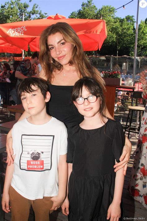 Lola Marois très sexy en bikini ses photos donnent un coup de chaud à ses fans le diaporama