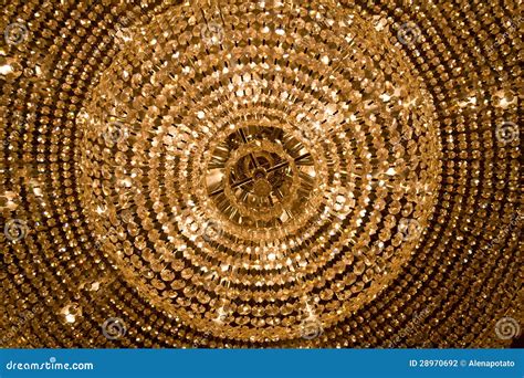 Большой канделябр с желтыми кристаллами Стоковое Фото - изображение ...