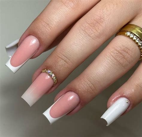 unhas decoradas nude branco aprenda passo a passo leia a descrição in 2024 Simple nails Nude