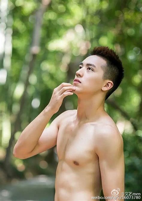 Bỏng mắt với thân hình múi của cặp đôi nam chính hot nhất phim Thượng Ẩn