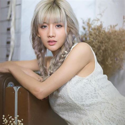 Chảy nước với vòng một căng mọng của hot girl đình đám ngàn năm mới gặp