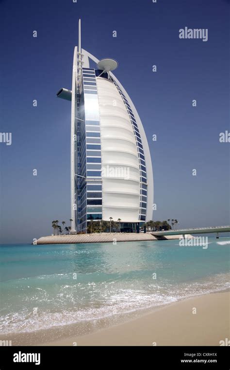 Dubai luxury houses hi-res stock photography and images - Alamy