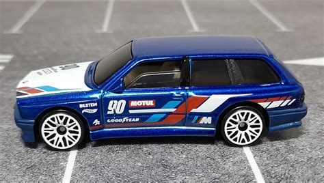 Машинка Базова Hot Wheels BMW M Wagon Modified HRY Blue замовляйте в RETROMAGAZ Гуртова