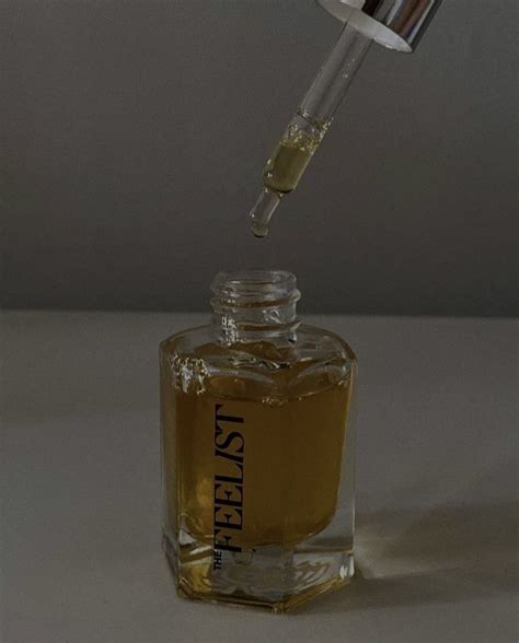 Perfume Bottles, Skin Care, Koku, Beauty, Aes, Photoshoot, Fragrance ...