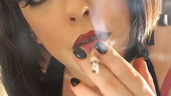 Tetona británica bbw tina snua fuma un cigarrillo de corcho XVIDEOS