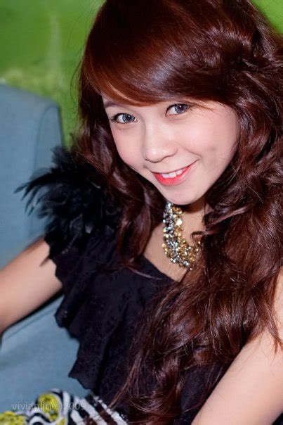 Các hot girl Sài Gòn đang kết kiểu trang phục nào