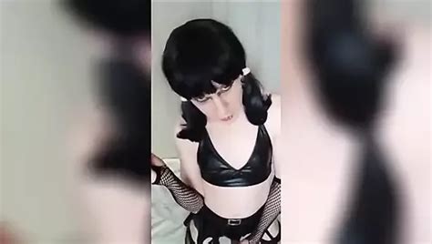 Ich musste meinen Dildo lutschen während ich meine riesigen falschen Tussi Titten trug xHamster