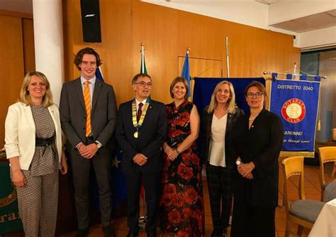 Passaggio Di Consegne Al Rotary Club Saronno Da Paola Conti A Marco La