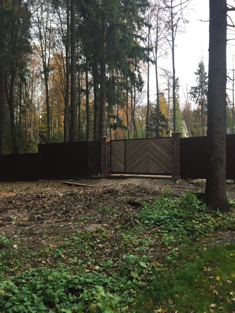 Вот так можно разнообразить скучные металлические ворота