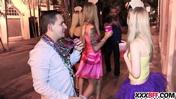 Sexy Friends Fuck At Mardi Gras Xvideos