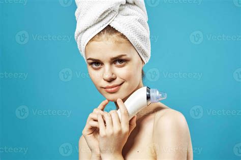Pretty Woman Naked Shoulders Spa Treatments Skin Cleaning Stock Photo At Vecteezy