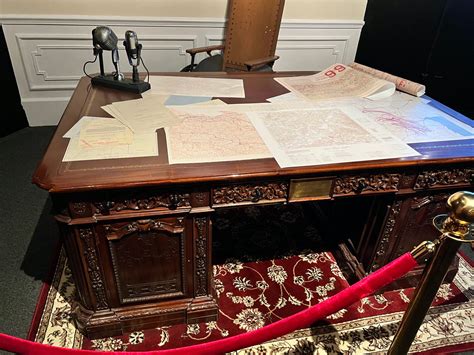 Oval Office Replica The Resolute Desk