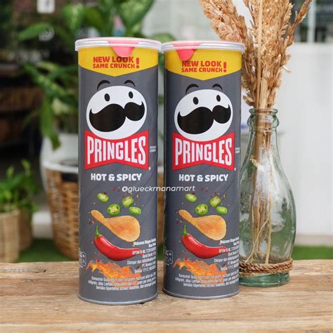 Jual Pringles Hot And Spicy 107gr Potato Chips Chips Kentang Shopee Indonesia