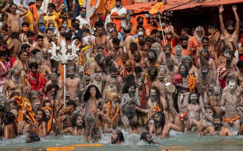 Mengenal Festival Kumbh Mela, Ritual Penghapusan Dosa Umat Hindu ...