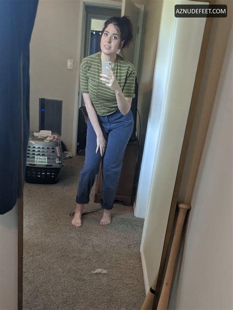 ANISA JOMHA Feet - AZNudeFeet