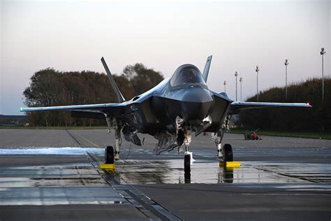 F-35 Lightning II müssen sich von Gewittern fernhalten - Aerobuzz.de