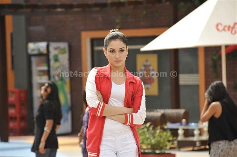 Tamanna Hot Milky Thigh And Navel Show Hot Actress