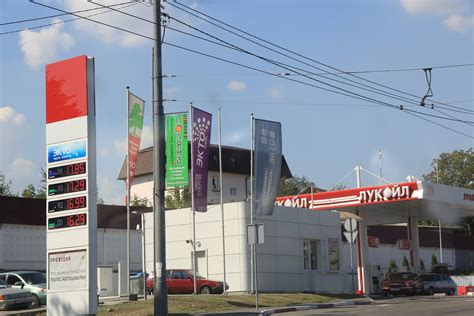 «Лукойл» прячет бренд в Киеве (ФОТО) — НафтоРинок