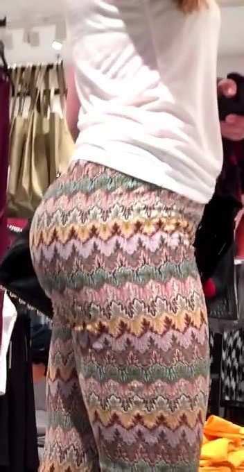 Two Hot Girls In Leggings Shopping Sexy Candid Girls