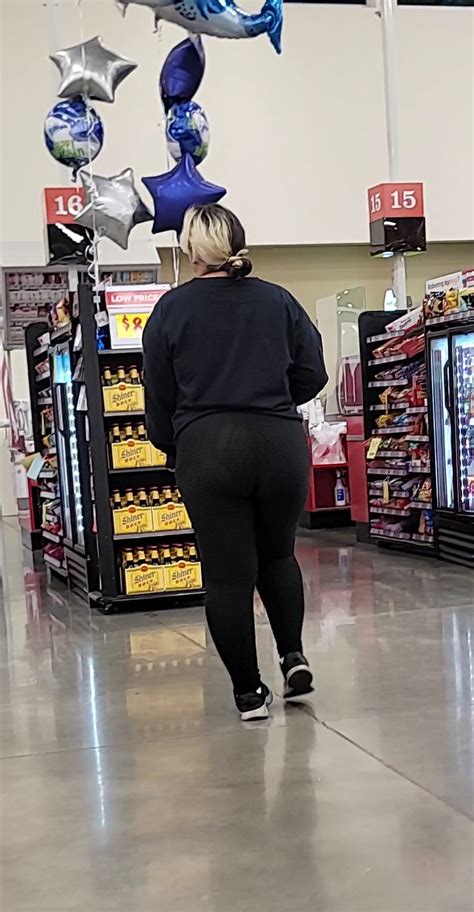 Cubby Sees Camera And Likes It Big Ass Vpl Spandex Leggings Yoga Pants Forum