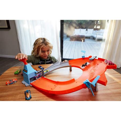 Hot Wheels Şampiyonluk Parkuru Yarış Pisti GBF81