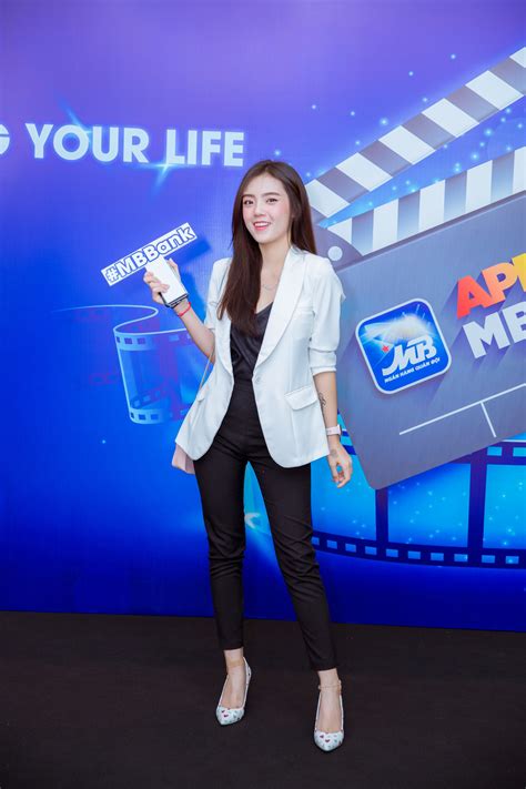 Thường bị nhầm là con gái Hàn Quốc hot girl Bùi Khánh Hà gợi cảm hút mắt