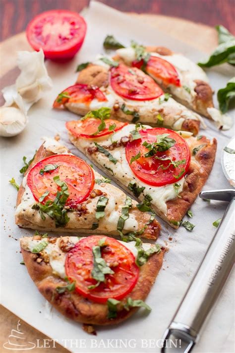 15 Minute Easy Margherita Flatbread Pizza Let The Baking Begin