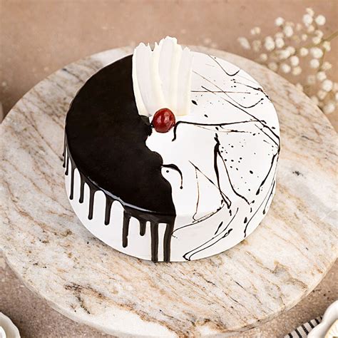 Buy Send Creamy Drip Black Forest Cake Half Kg Online Fnp