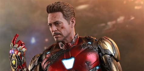 Tony Stark Hot Toys Figure Captures Iron Mans Defining Endgame Moment