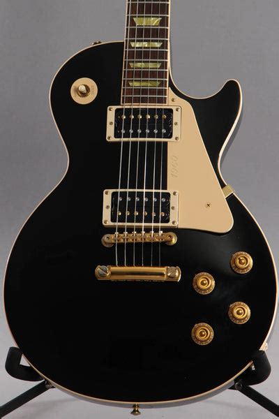 2003 Gibson Les Paul Classic Black With Gold Hardware | Guitar Chimp