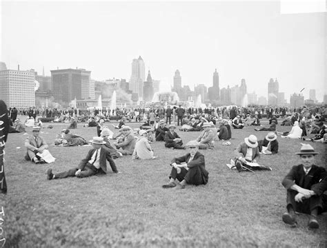 Pictures Of Graf Zeppelin Over Chicago That Left The Onlookers In