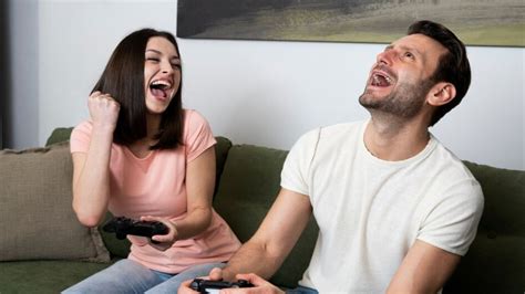 60 Games to Play with Your Girlfriend And Keep Boredom Away | PINKVILLA