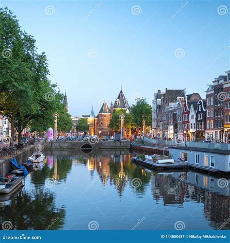 Tourists find tram 5 amsterdam the best way to see the canals 28