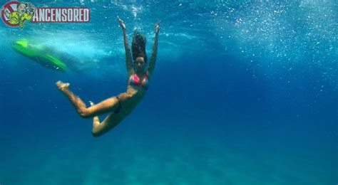 Naked Michelle Vawer In Into The Blue The Reef