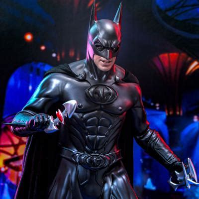 The Batman Sixth Scale Figure By Hot Toys Sideshow Collectibles