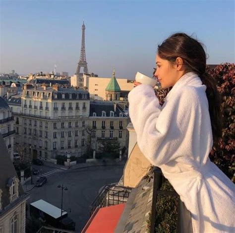 Instagram Kim Glow En Bikini Dans La Neige Clara Morgane Topless T L Loisirs