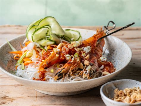 Zoetzure Scampis Met Rijstnoedels En Een Frisse Salade Libelle Lekker