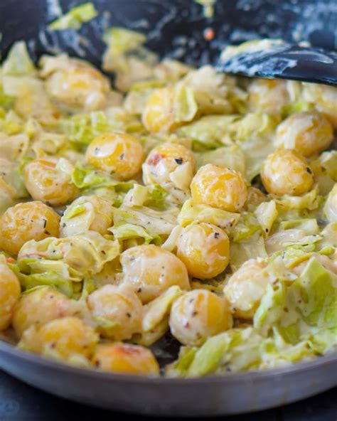 gnocchi pfanne mit spitzkohl vegetarisch