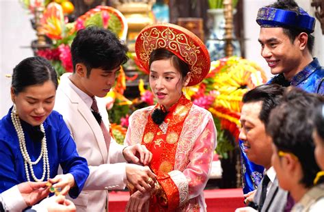 Showbiz Thanh H Ng M C Bikini Khi Tho T Vai C U V N