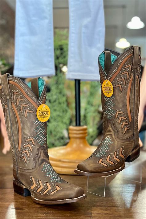 Corral Women's Square Toe Boots on Sale | cpshouston.net