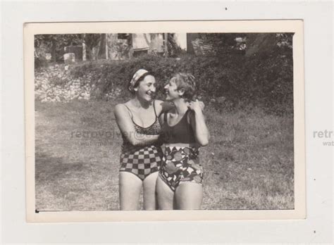 DEUX JOLIS MAILLOTS De Bain Bikini De Plage Pour Jeunes Femmes Embrassent EUR PicClick FR