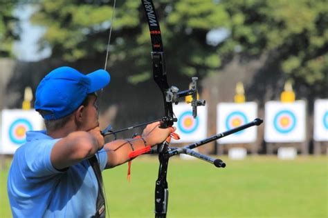 How do archery stabilizers work? Do you need one? - Maximum Target