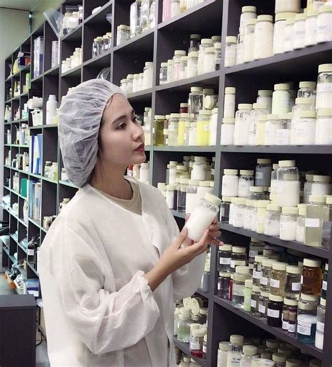 Chân dung đại gia biến vợ từ hot girl Việt thành phượng hoàng đài các dát đồ hiệu từ đầu