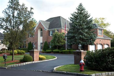 20 Driveway Entrance Ideas To Boost Your Curb Appeal