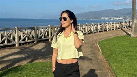 FOTO VRELI KADROVI ANE IVANOVIĆ SA PLAŽE Bivša teniserka se skinula u bikini u 36 godini