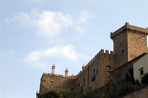 Carini and its Castle - Palermo For 91 Days