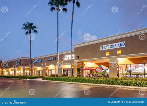 Night Photo Of Businesses At Rk Coral Palm Plaza Fl Usa Editorial Stock